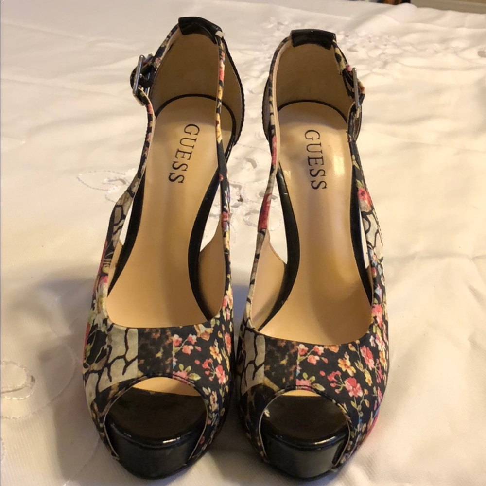 Guess Heels - Picture 3 of 5
